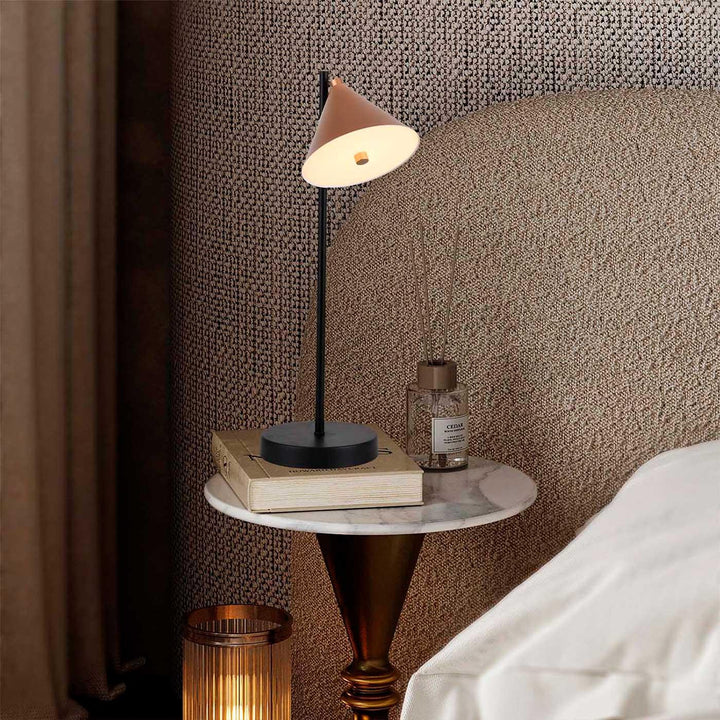 Lámpara de Mesa Charlotte , Cobre y Negro - VIRTUAL MUEBLES